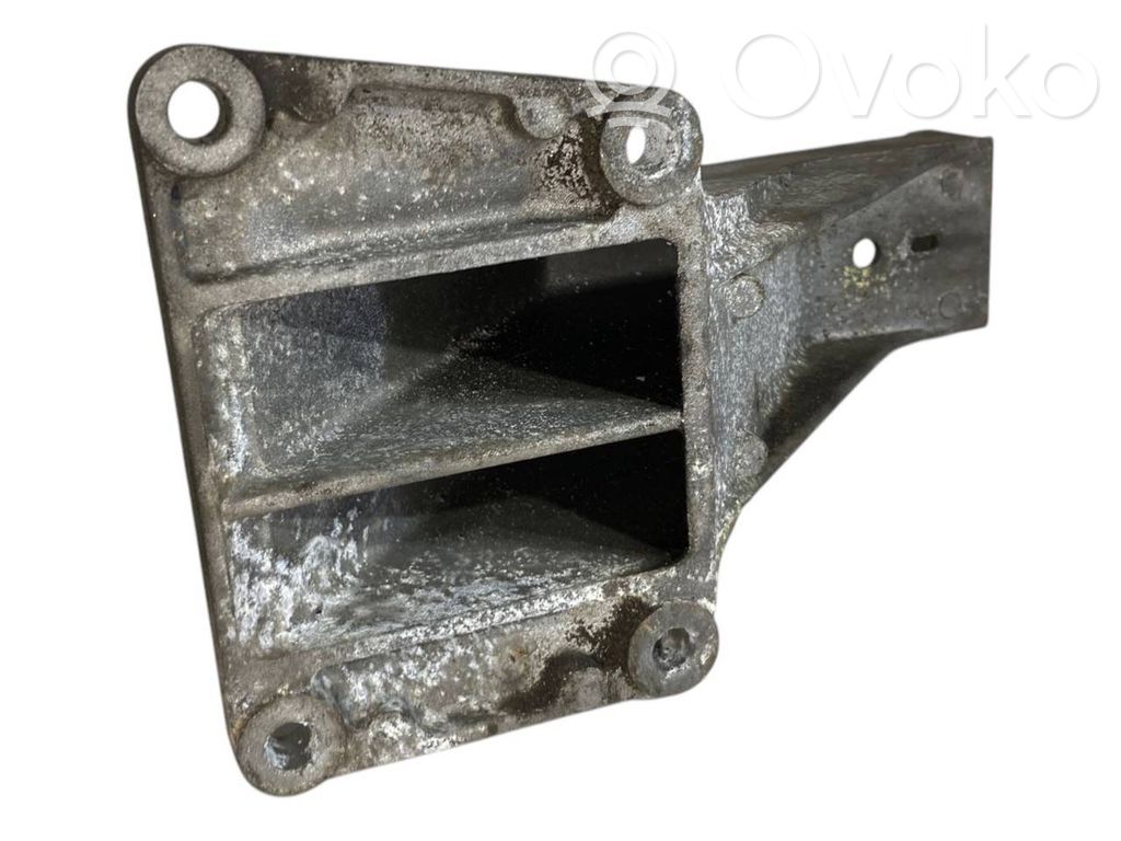 Кронштейн крепления двигателя