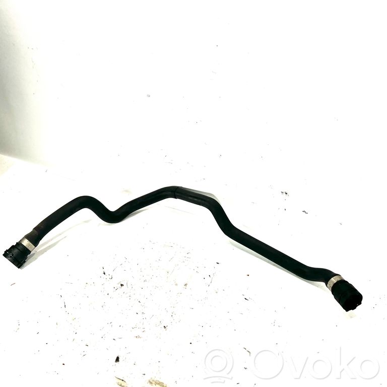 Caurulīte (-es) / šļūtene (-es)