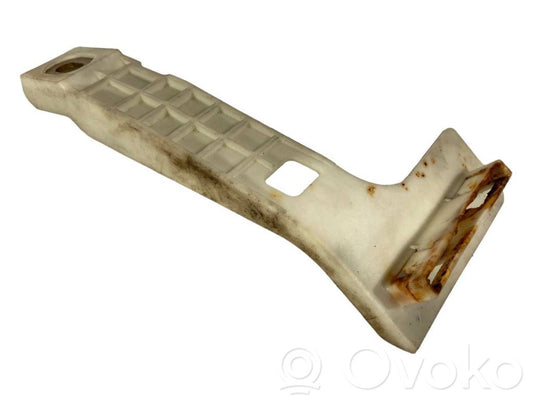 Akseleratora pedāļa turētājs