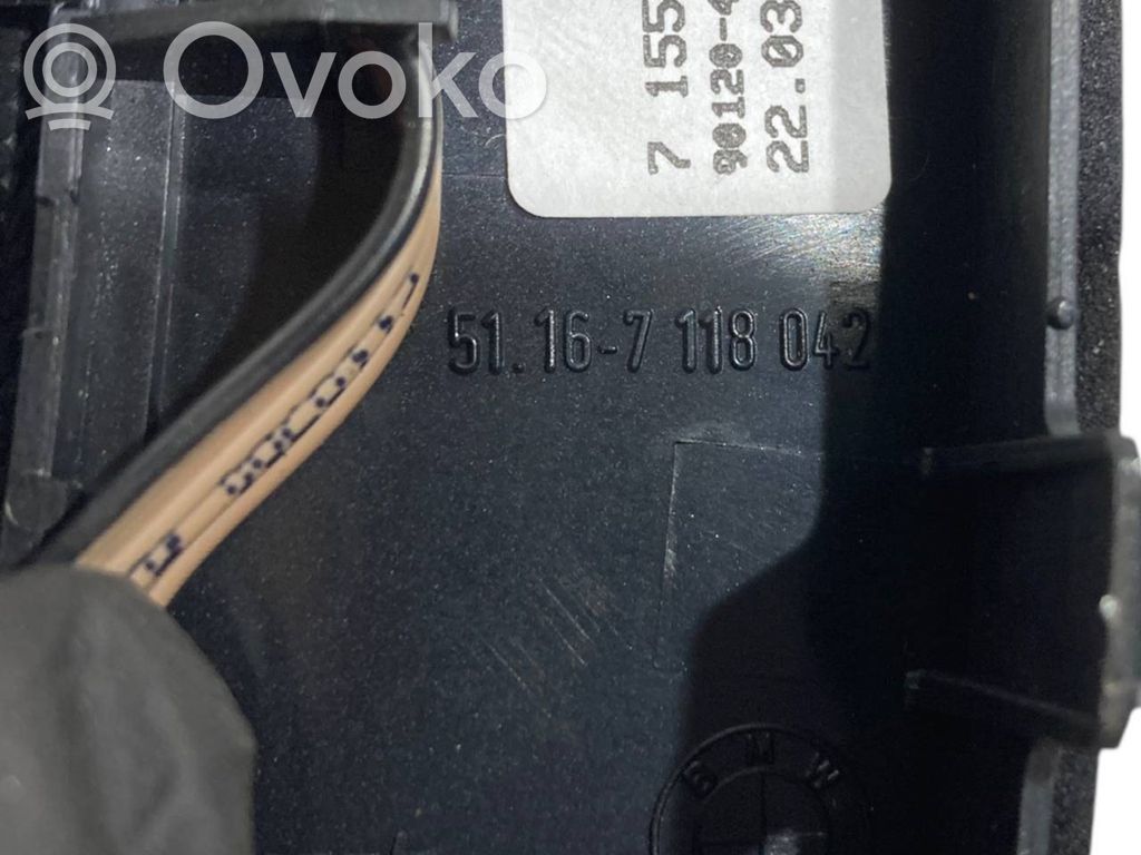 Ātrumu pārslēgšanas sviras dekoratīvā apdare (plastmasas)