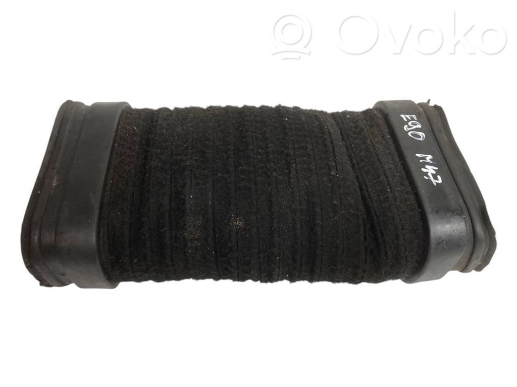 Caurulīte (-es) / šļūtene (-es)