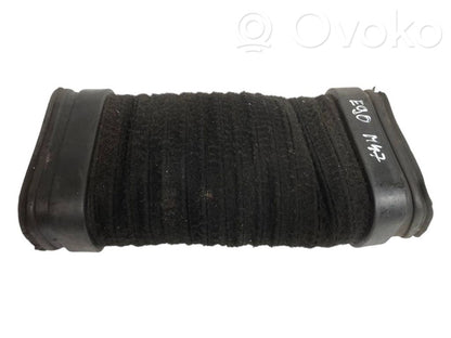 Caurulīte (-es) / šļūtene (-es)