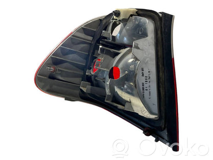 Aizmugurējais lukturis virsbūvē