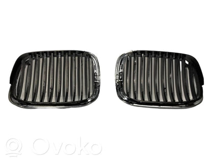 Декоративная решетка капота