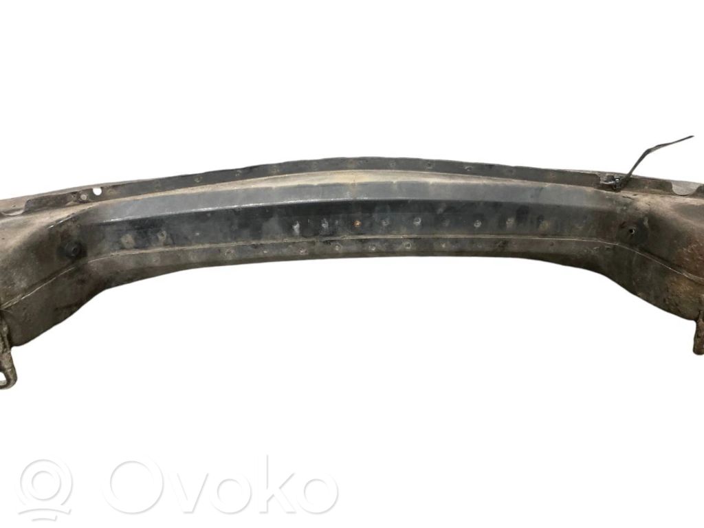 Priekšpusē bampera sija / balka