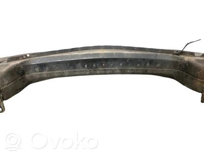 Priekšpusē bampera sija / balka