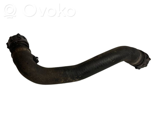 Caurulīte (-es) / šļūtene (-es)