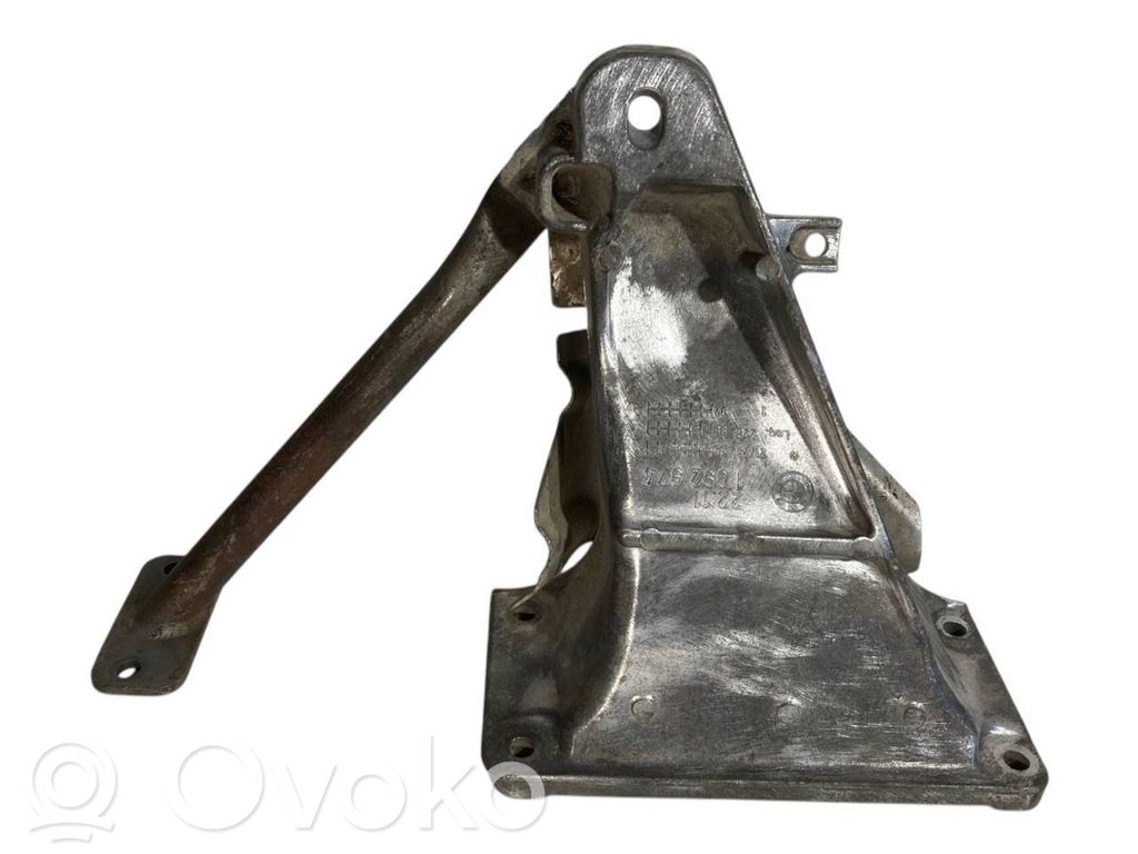 Engine mounting bracket