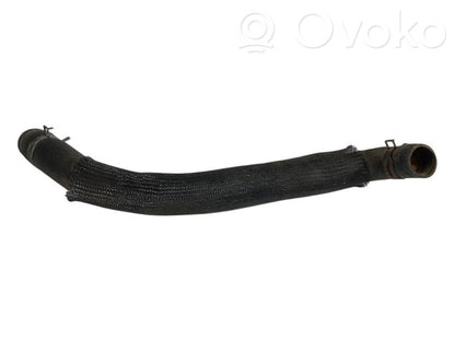 Caurulīte (-es) / šļūtene (-es)