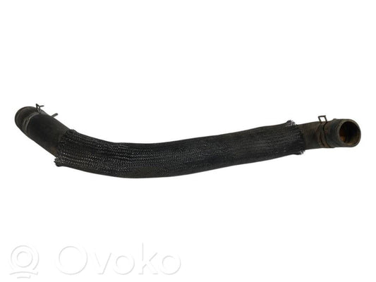 Caurulīte (-es) / šļūtene (-es)