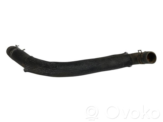 Caurulīte (-es) / šļūtene (-es)