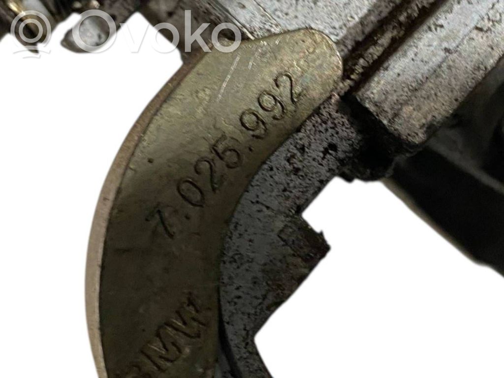 Priekšpusē turētājs / kronšteins ārējam atvēršanas rokturim