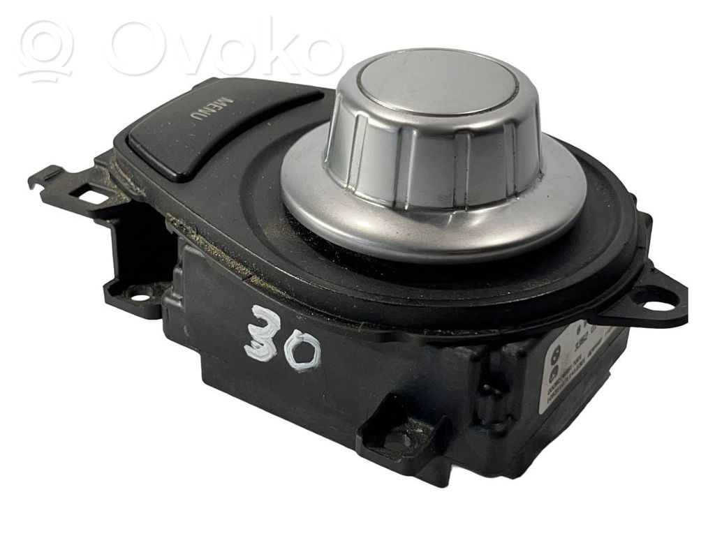 Multimediju kontrolieris