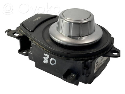 Multimediju kontrolieris