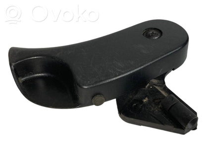 Dzinēja pārsega attaisīšanas rokturītis