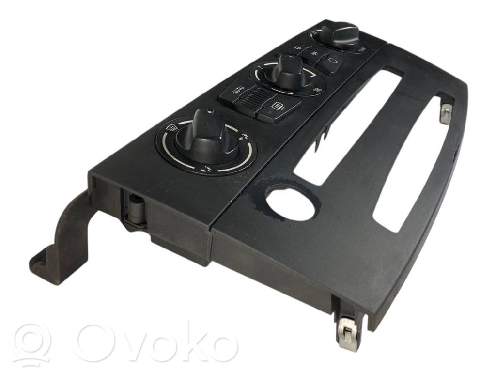 Air conditioning / climate control / interior heating control unit (in the passenger compartment)