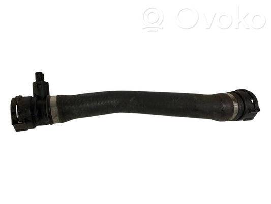 Caurulīte (-es) / šļūtene (-es)