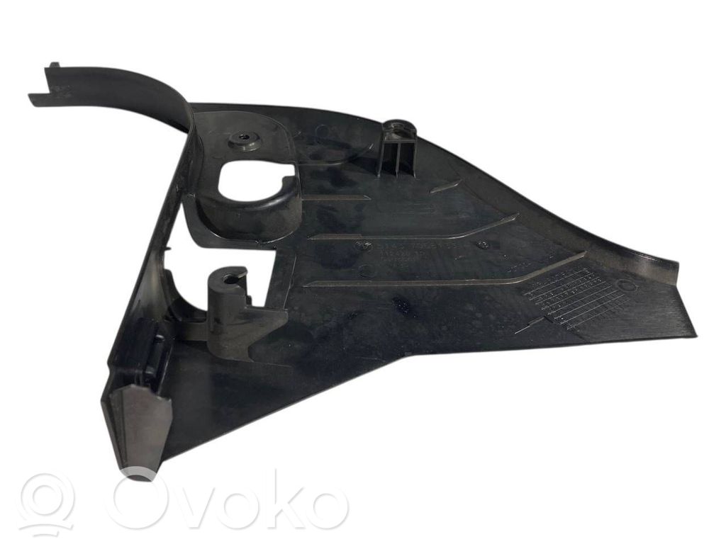 Kāju zonas sānu dekoratīvā apdare