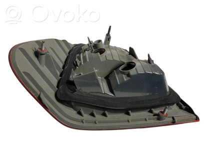 Aizmugurējais lukturis virsbūvē