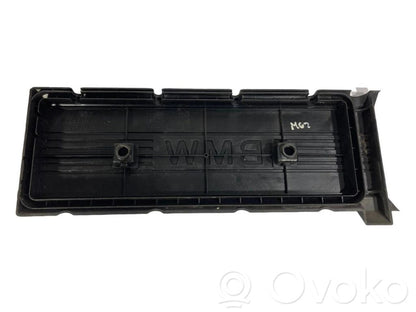 Engine cover (decorative trim)