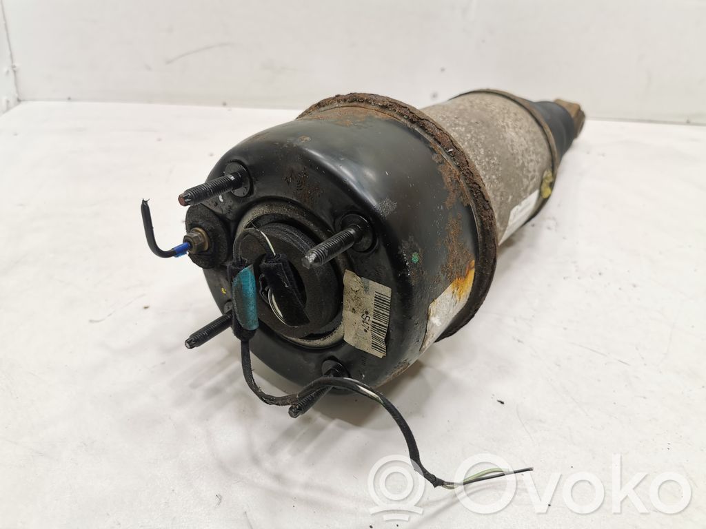 Aizmugurē amortizators (pneimatiskā / hidrauliskā balstiekārta)