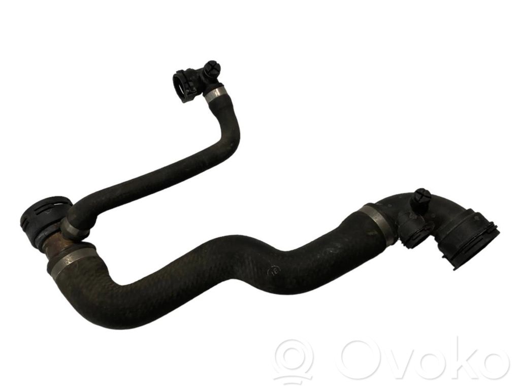 Caurulīte (-es) / šļūtene (-es)