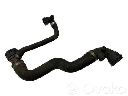 Caurulīte (-es) / šļūtene (-es)