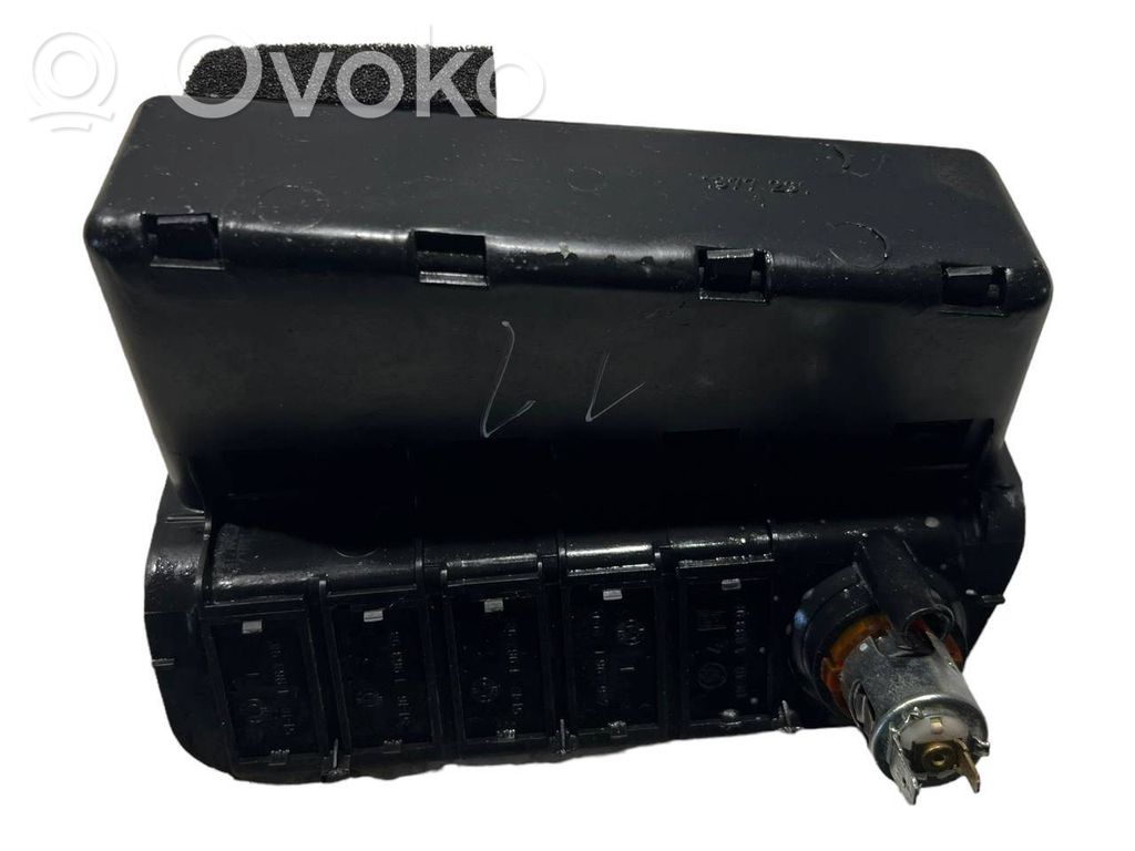 Cigarešu aizdedzināmā dekoratīvā apdare