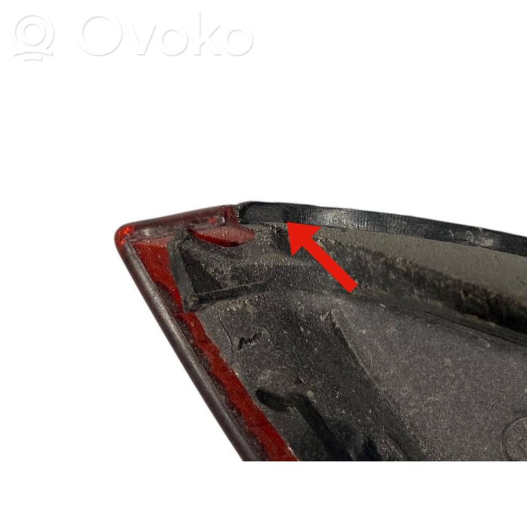 Aizmugurējais lukturis virsbūvē