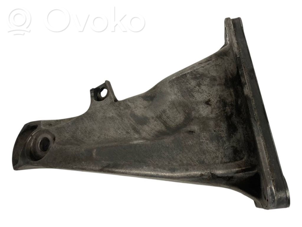 Engine mounting bracket