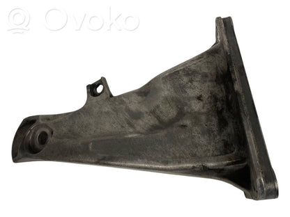 Engine mounting bracket