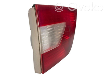 Aizmugurējais lukturis pārsegā