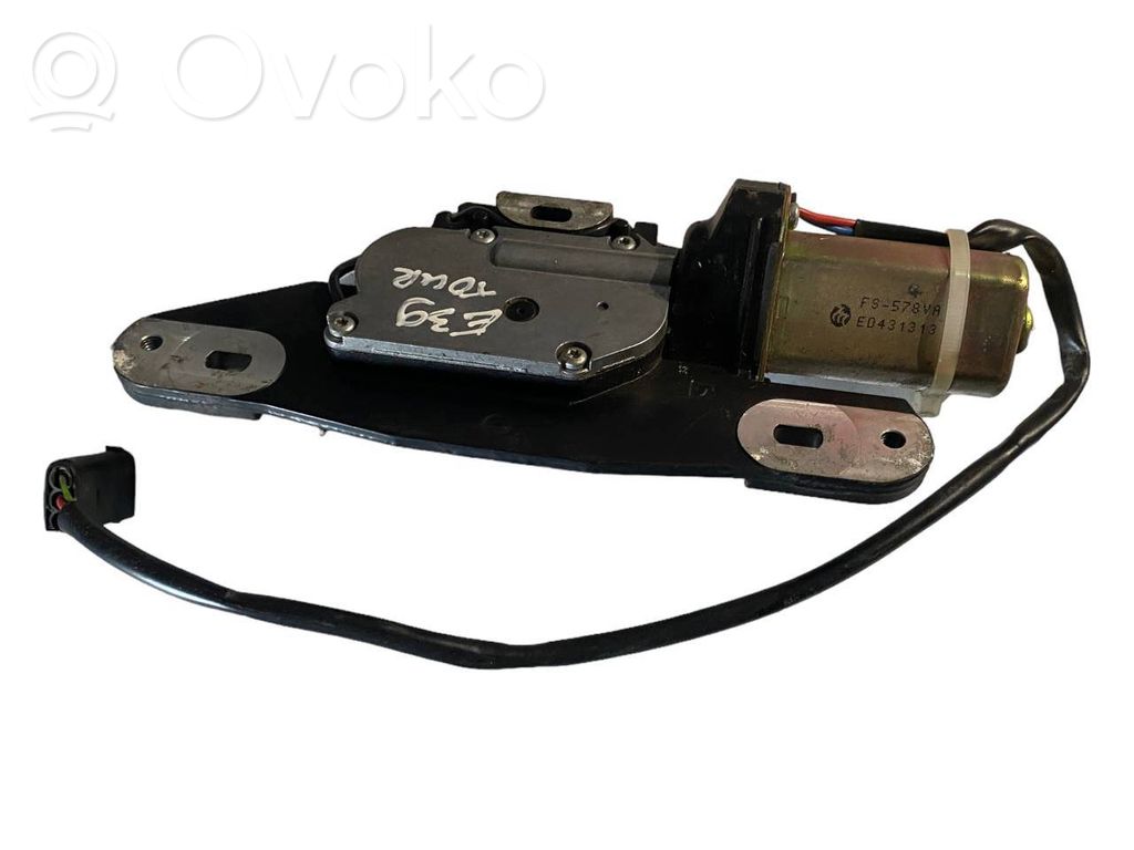 Aizmugurējā pārsega pievilcējs