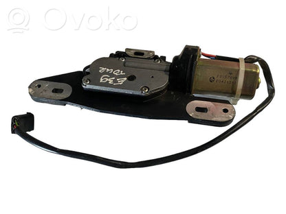 Aizmugurējā pārsega pievilcējs