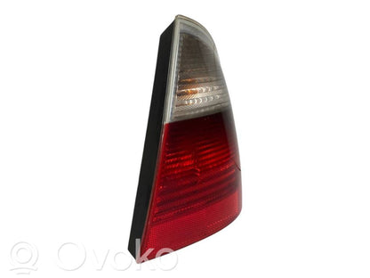 Aizmugurējais lukturis virsbūvē