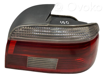 Aizmugurējais lukturis virsbūvē