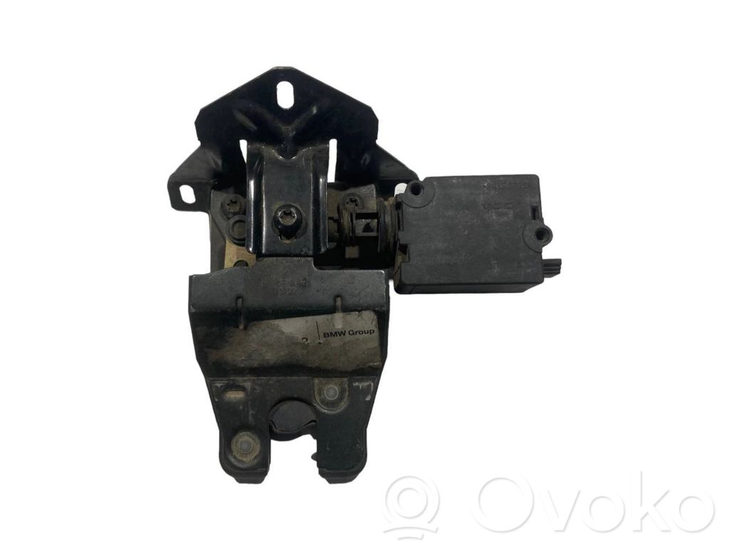 Aizmugurējā pārsega slēdzene