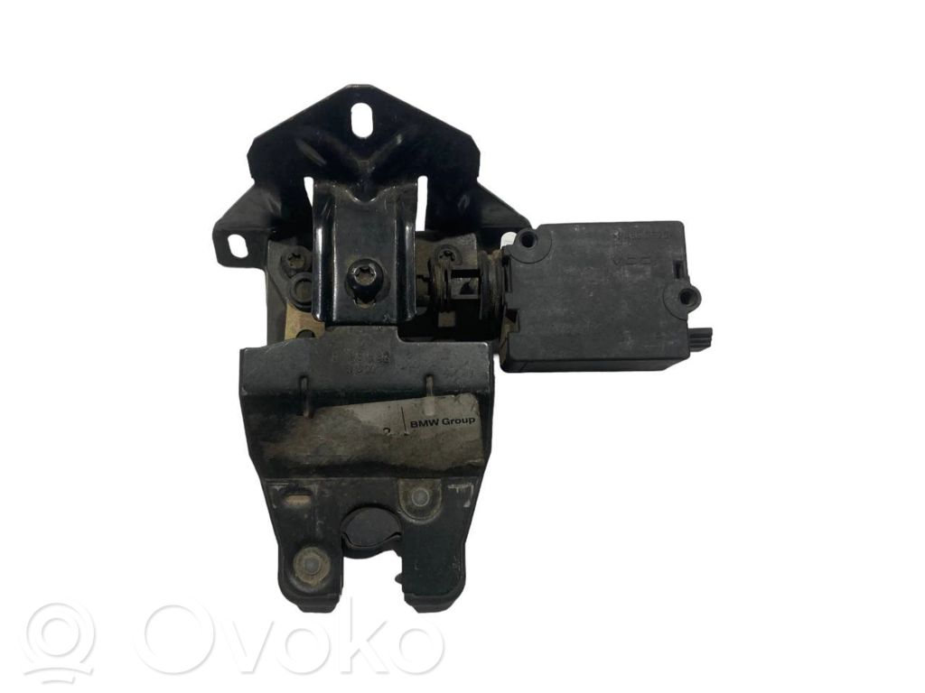 Aizmugurējā pārsega slēdzene