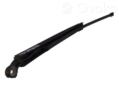 Aizmugurējā loga tīrītāja kājiņa