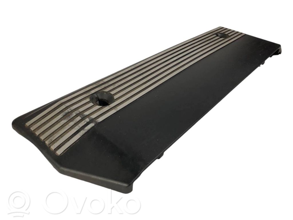 Dzinēja pārsegs (dekoratīva apdare)