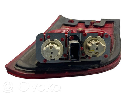 Aizmugurējais lukturis pārsegā