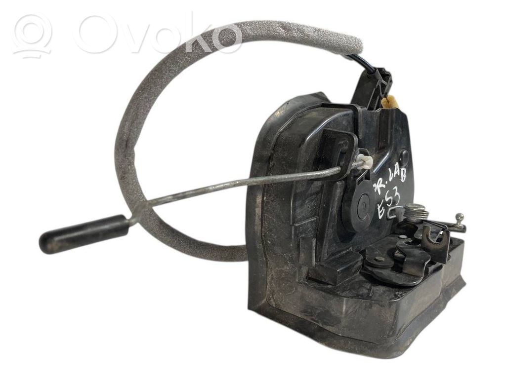 Priekšpusē slēdzene