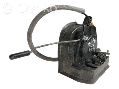 Priekšpusē slēdzene