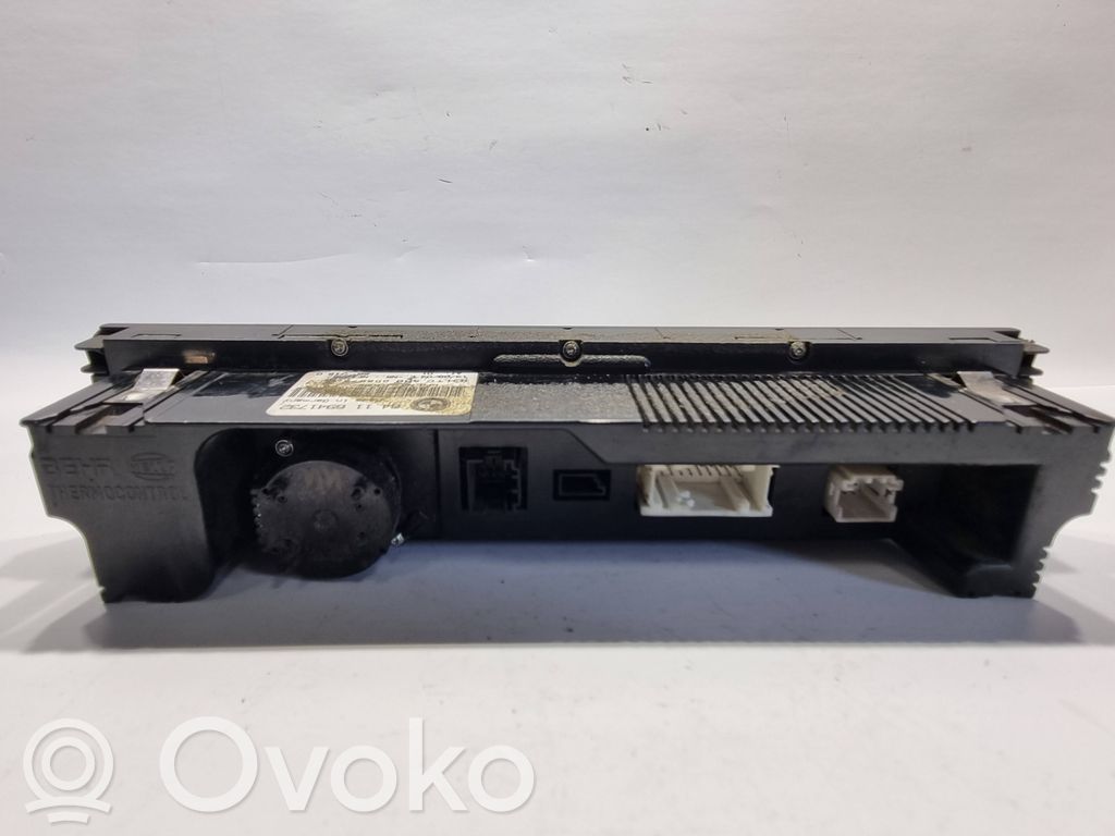 Gaisa kondicioniera / klimata kontroles / salona apsildes vadības bloks (salonā)