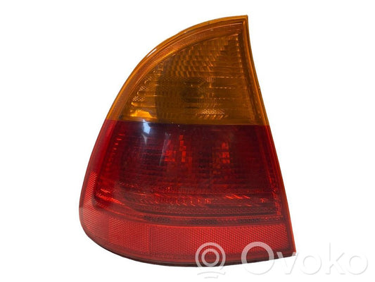 Задний фонарь в кузове