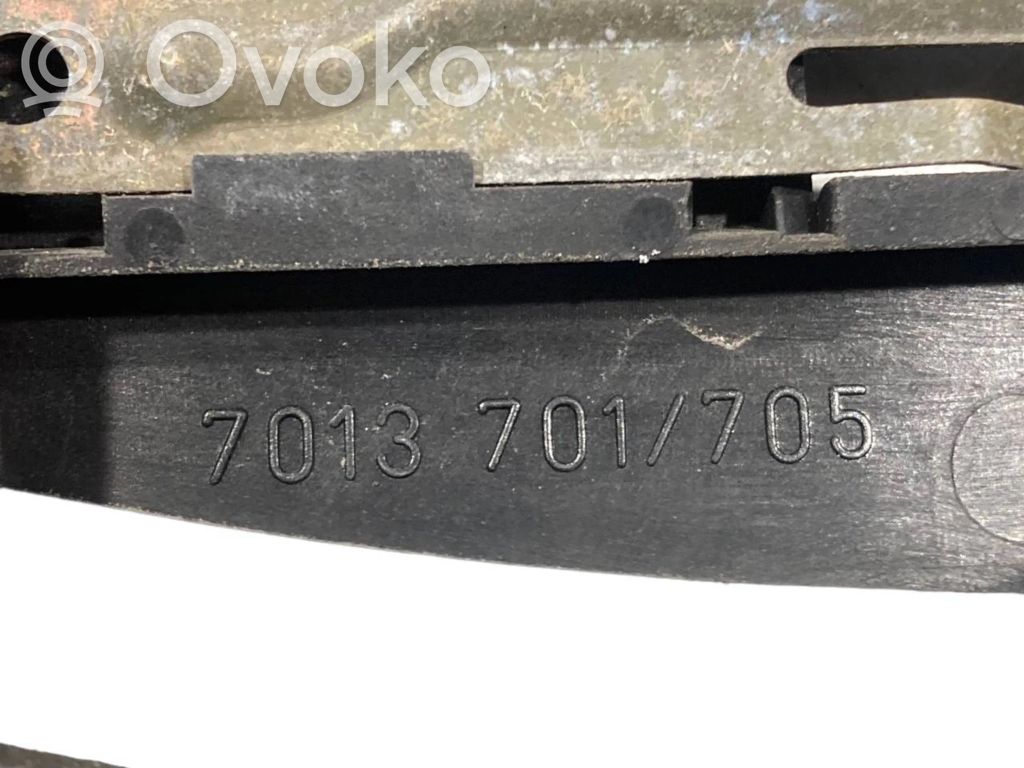 Priekšpusē turētājs / kronšteins ārējam atvēršanas rokturim