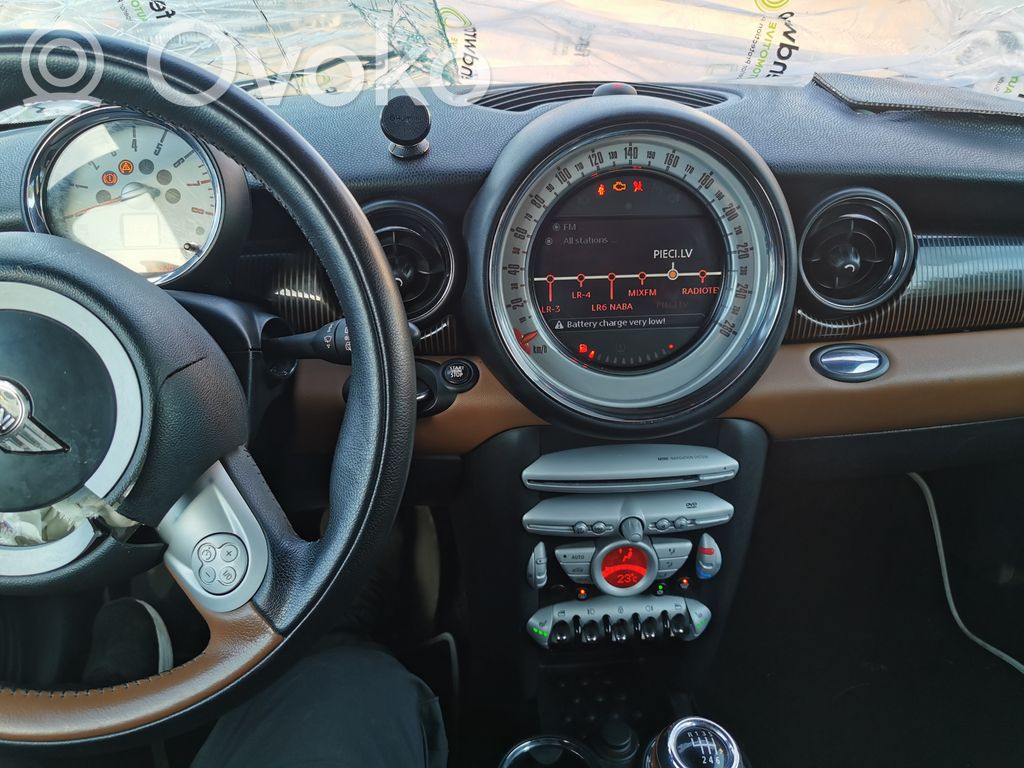 Radio / CD/DVD atskaņotājs / navigācija