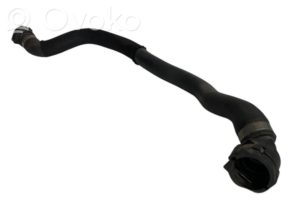 Caurulīte (-es) / šļūtene (-es)