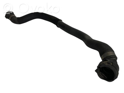 Caurulīte (-es) / šļūtene (-es)