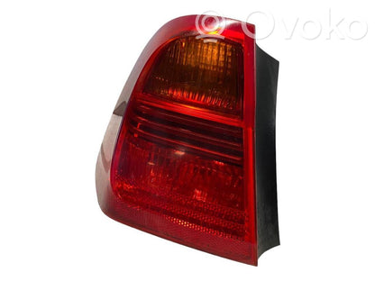 Aizmugurējais lukturis virsbūvē